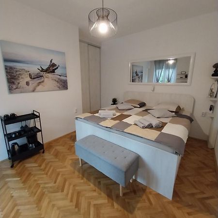Bed and Breakfast Sobe Sotic Rab Town Esterno foto