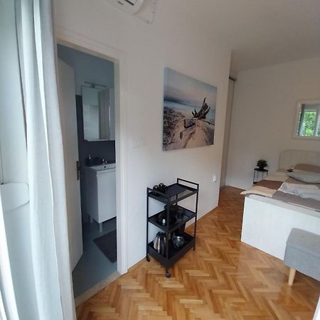 Bed and Breakfast Sobe Sotic Rab Town Esterno foto