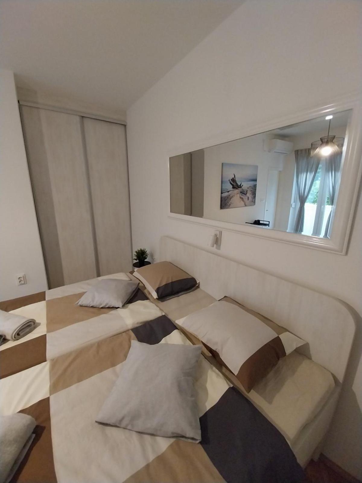 Bed and Breakfast Sobe Sotic Rab Town Esterno foto