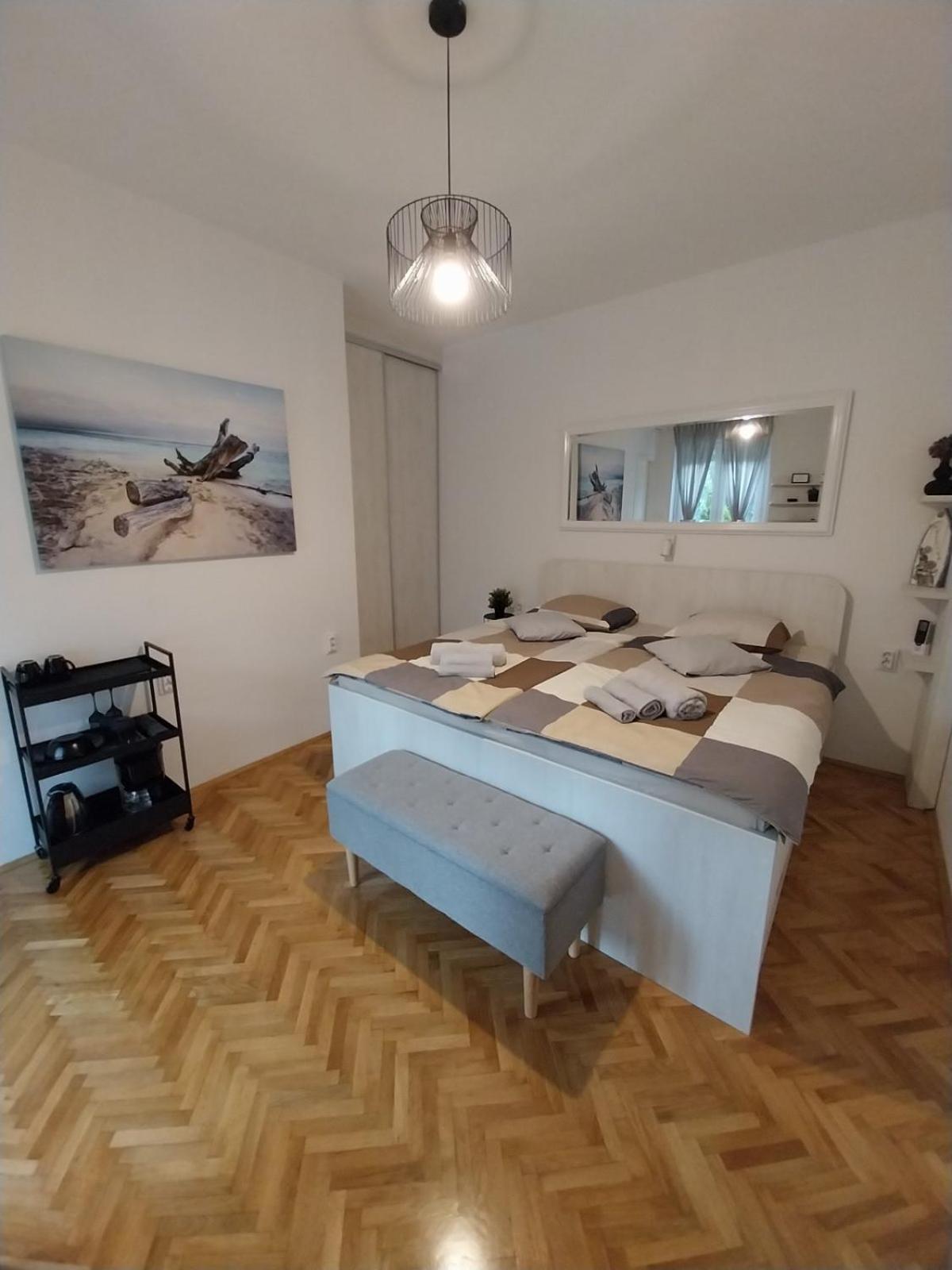 Bed and Breakfast Sobe Sotic Rab Town Esterno foto
