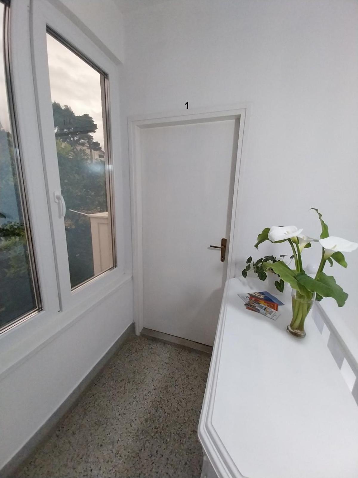 Bed and Breakfast Sobe Sotic Rab Town Esterno foto