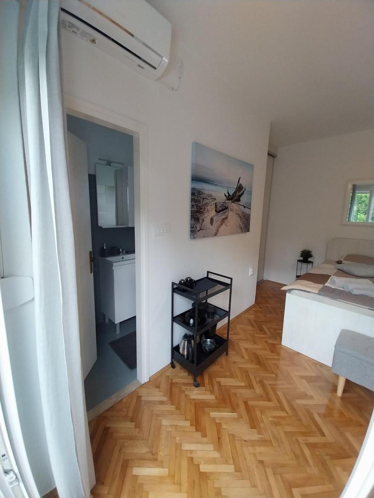 Bed and Breakfast Sobe Sotic Rab Town Esterno foto